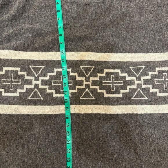 100% cashmere poncho, sweater. - Picture 3 of 5